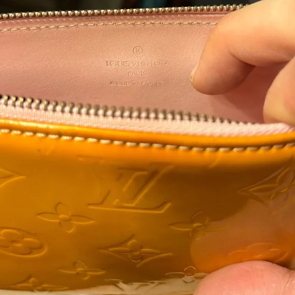 Vintage Louis Vuitton Monogram Vernis Lexington Pouch Jaune Yellow Pink Interior - Picture 13 of 15